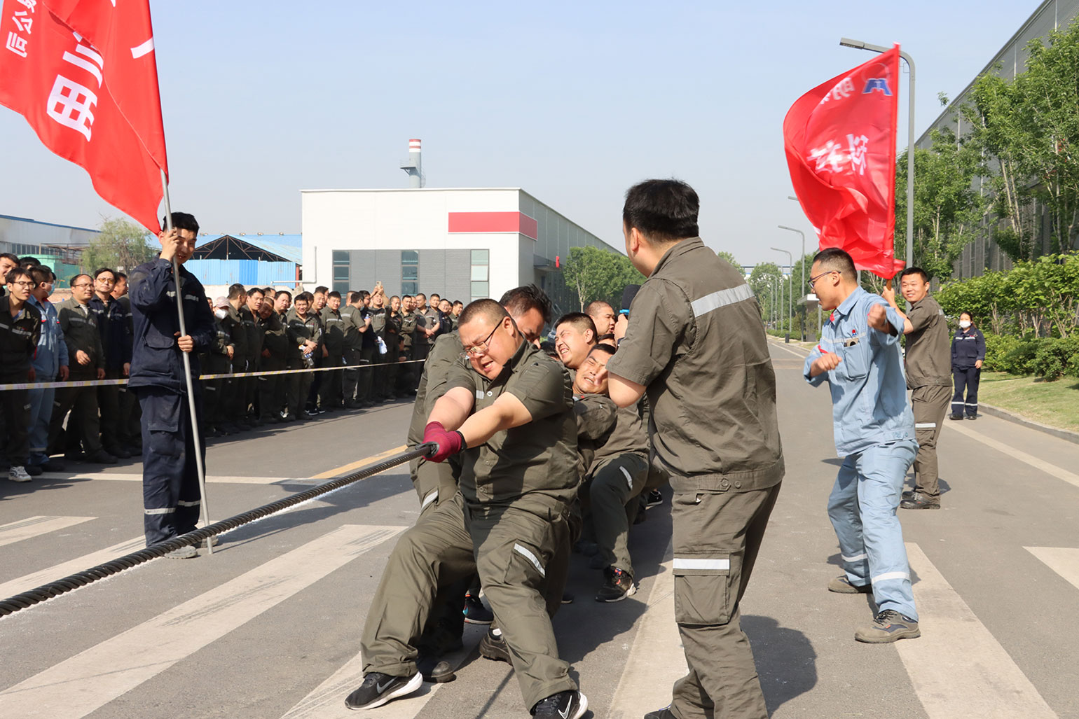慶五一員工運動會：拔河比賽